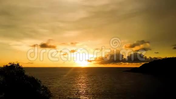 泰国普吉普海角的日落时间视频的预览图