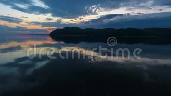喀喀西亚共和国日落时叶尼塞河的鸟瞰图俄罗斯视频的预览图