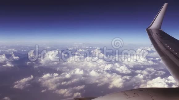 喜马拉雅山云飞机飞机飞行旅行4k视频的预览图