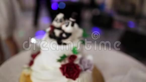 结婚蛋糕和雕像视频的预览图