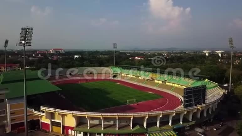 马来西亚AlorSetarKedah体育场近MasjidZahir的鸟瞰图视频的预览图