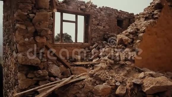 尼泊尔地震摧毁了建筑物视频的预览图