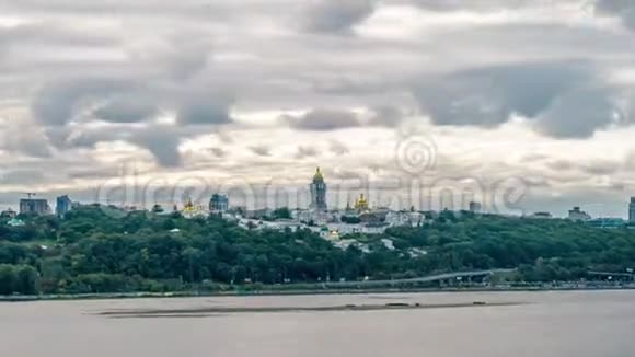 基辅佩切斯克拉瓦拉和云视频的预览图