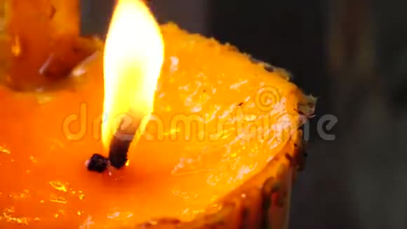 蜡烛在燃烧视频的预览图