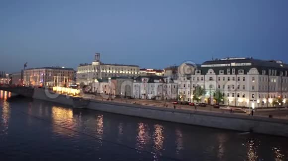 莫斯科日落时的河堤景观视频的预览图