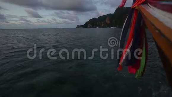 清晨的帆船岩石视频的预览图