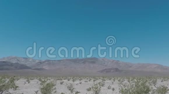 死亡谷路旁空漠视频的预览图
