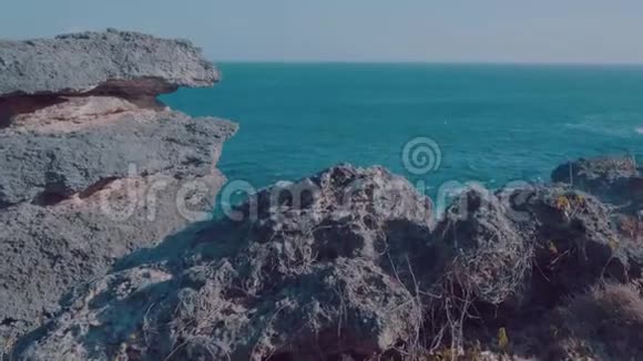 巴厘努沙佩尼达断滩美丽的悬崖视频的预览图