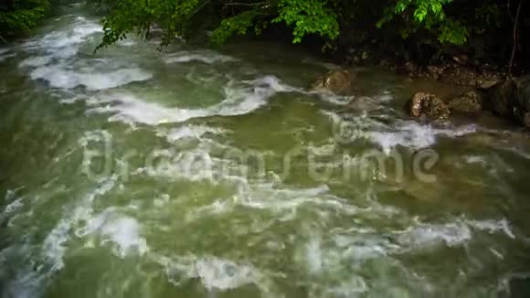山高河流慢动作视频的预览图