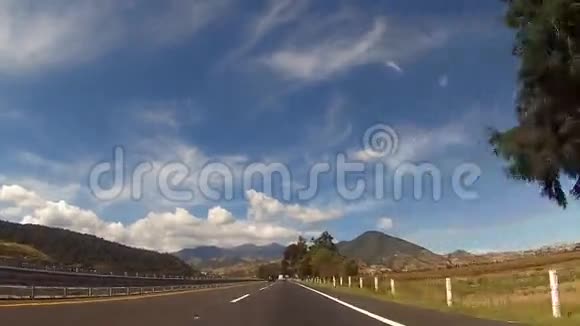 公路旅行第一人在墨西哥高速公路被射杀视频的预览图