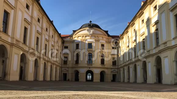 捷克共和国摩拉维亚奥斯特里茨城堡正面景色视频的预览图