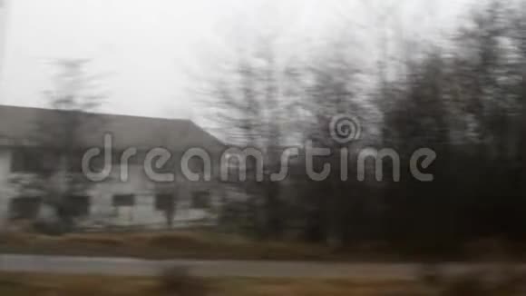 从列车到达车站的窗口查看德国巴登符腾堡视频的预览图