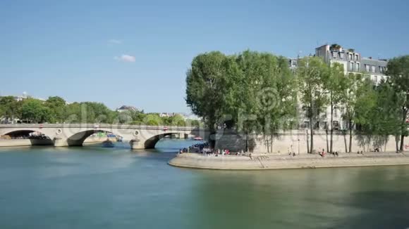 巴黎塞纳河两岸的时间流逝视频的预览图