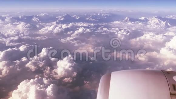 达拉吉里峰飞行喜马拉雅山飞机翼云4k视频的预览图