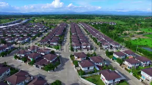 泰国清迈郊区住宅区鸟瞰图视频的预览图