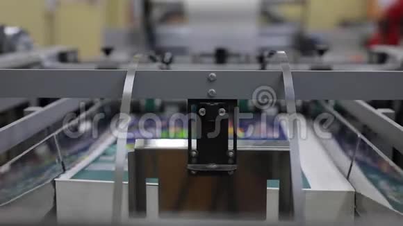 纸印厂印刷机器在工作视频的预览图