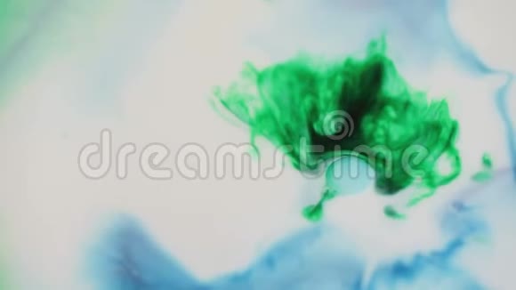 传播绿色和蓝色油漆视频的预览图