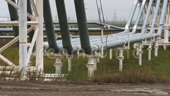 管道输送石油天然气或金属管道中的水视频的预览图