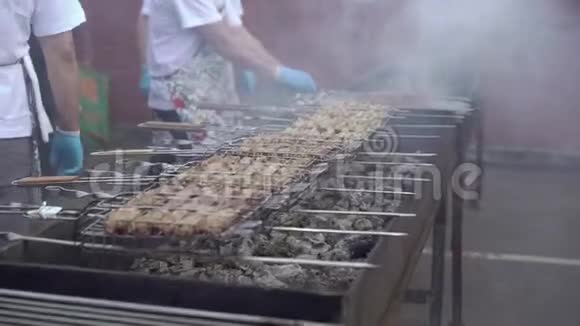 烧烤炉煮肉视频的预览图
