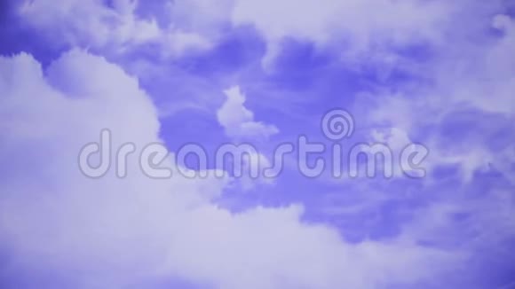 飞越云层可循环动画美丽的天空云彩视频的预览图
