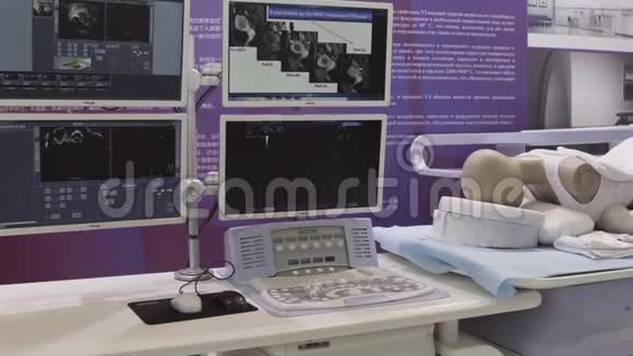 现代手术室人工腹腔镜手术中机器人手术的研究视频的预览图