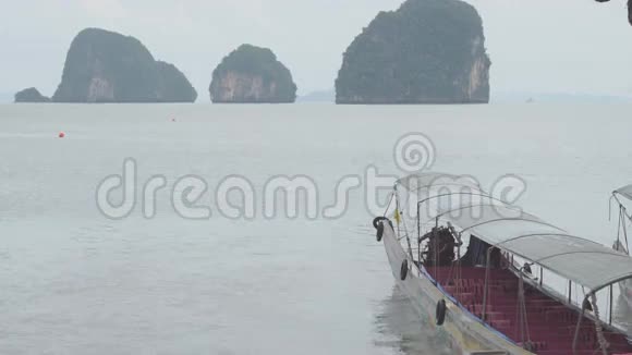 这艘船停泊在泰国视频的预览图
