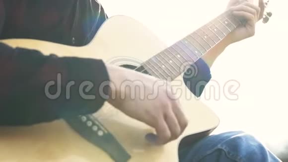 吉他演奏用吉他演奏音乐弦视频的预览图