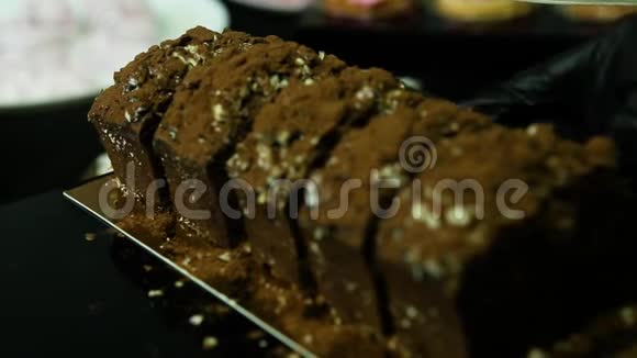 甜点手切成块自制巧克力甜点视频的预览图