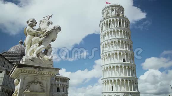 带天使的喷泉和意大利比萨斜塔令人兴奋游览视频的预览图