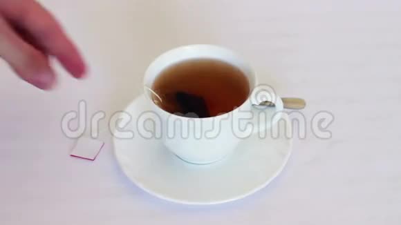在杯子里做一个茶杯视频的预览图