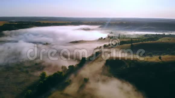 空中拍摄乡村风景视频的预览图