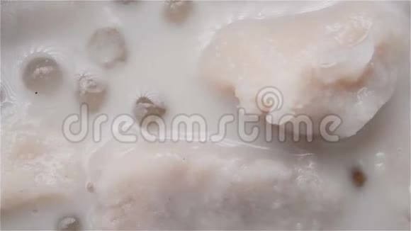 甘薯和西米的中国糖浆视频的预览图