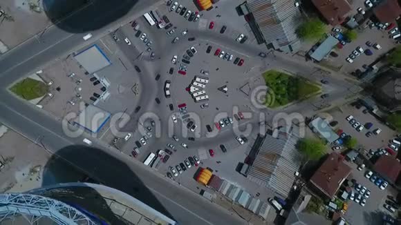 镜城空中拍摄市中心慢动作视频的预览图