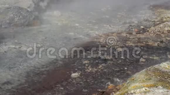 火山喷发景观热水溪视频的预览图