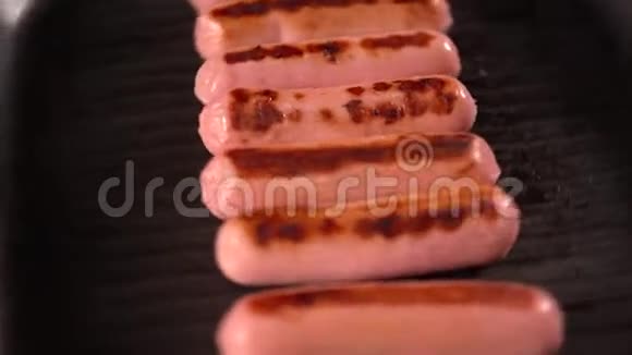 新鲜猪肉和牛肉香肠烧烤系列视频的预览图