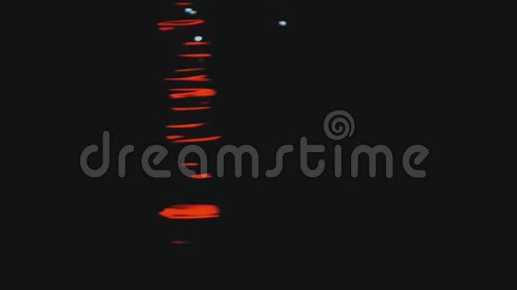 红水面反射变化二视频的预览图