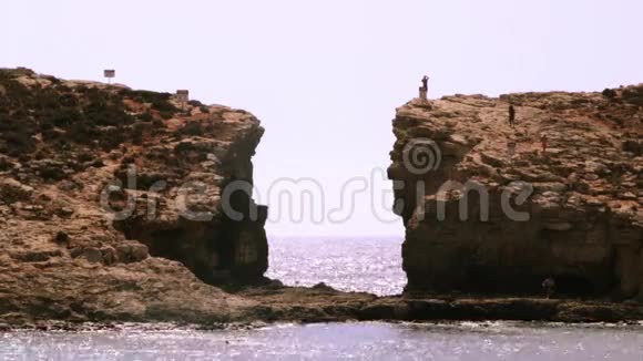 布鲁泻湖岩石马耳他视频的预览图