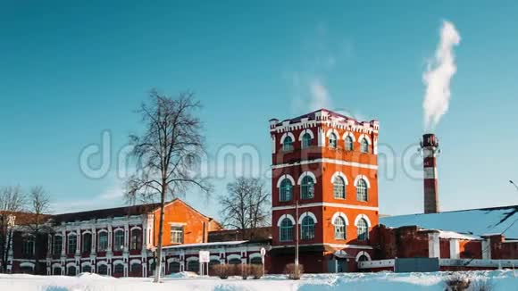 多布鲁斯戈梅尔地区白俄罗斯冬季旧造纸厂大厦昼夜间的时间推移视频的预览图
