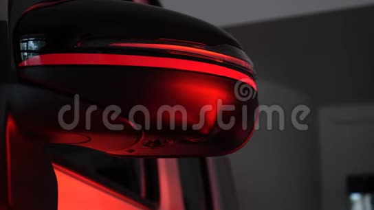 喷漆或陶瓷车身后烘干机器的红色灯具视频的预览图