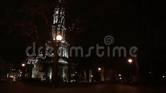 夜大教堂视频的预览图