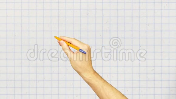 男性用笔在白色格子背景上书写的手视频的预览图