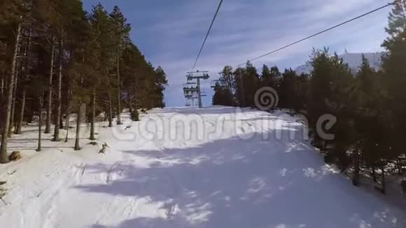 西班牙比利牛斯山脉滑雪缆车录像Masella视频的预览图