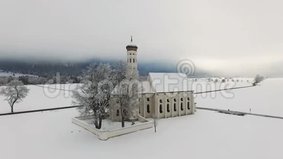 德国南部圣科洛曼教堂的鸟瞰图视频的预览图