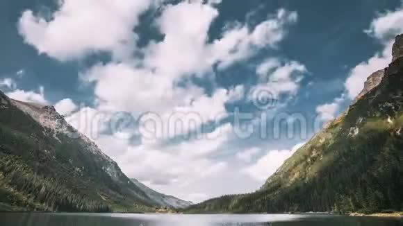波兰塔特拉国家公园著名的山岳湖莫尔斯基奥科或海眼湖在夏天美丽的鞑靼湖视频的预览图