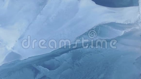 来自无人机的冰冻湖空中纹理视频的预览图