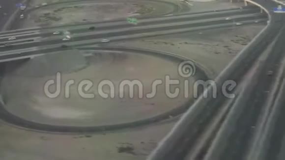 迪拜公路交叉口日落景色从飞机上的股票录像视频的预览图
