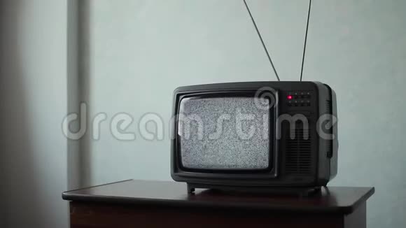 室内模拟电视机白噪声视频的预览图
