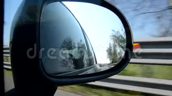 从镜子里走的意大利高速公路视频的预览图