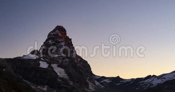 马特霍恩时间流逝日出在塞维诺峰顶4478米意大利方面山谷奥斯塔视频的预览图
