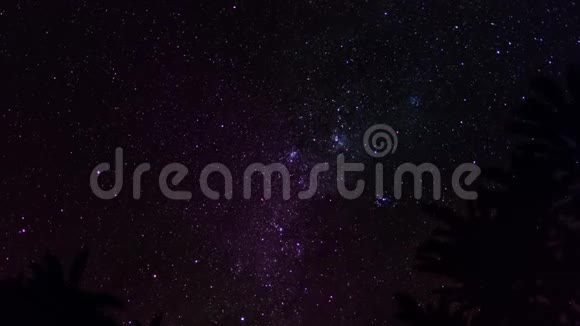 星际时光流逝银河系穿越夜空4K时程巴厘岛印度尼西亚沉默日视频的预览图